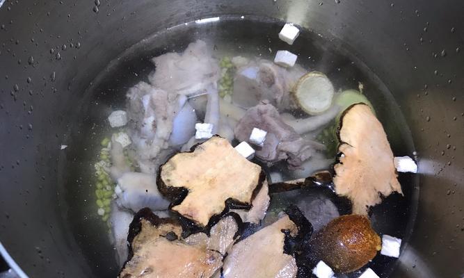 以去湿清热汤为主的中药治疗湿热病症（中医经典方剂的疗效及制作方法详解）