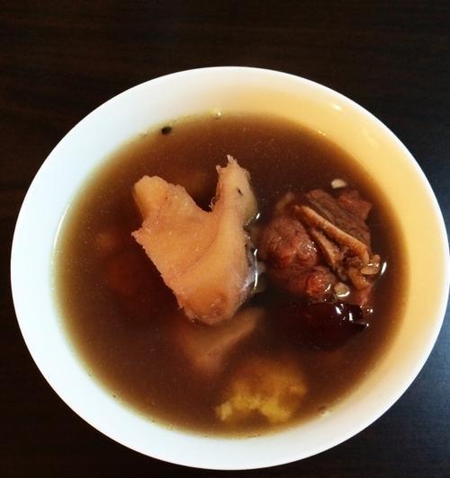 祛湿汤之赤小豆煲鲫鱼，健康味蕾的最佳选择（祛湿汤的功效与好处）