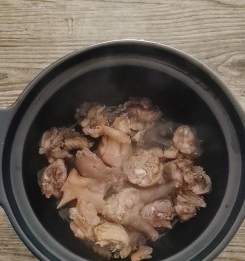 祛湿靓鸡汤，驱走身体湿气（手把手教你如何做一道美味的祛湿靓鸡汤）