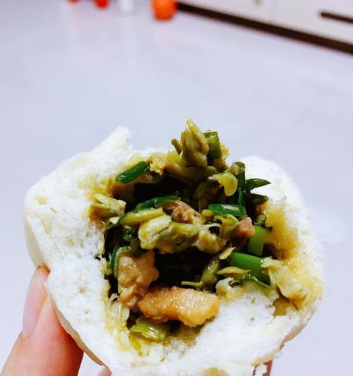 秋叶包子的制作方法（让您在家也能吃到地道的秋叶包子）