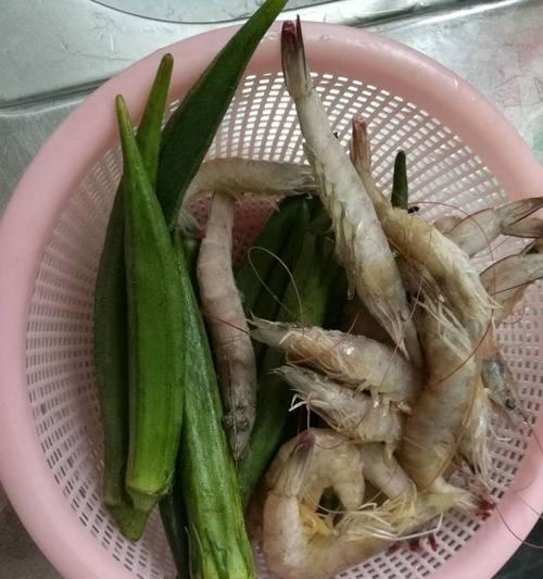 秋葵蒸虾肉的制作方法（让您品尝营养美食的烹饪技巧）