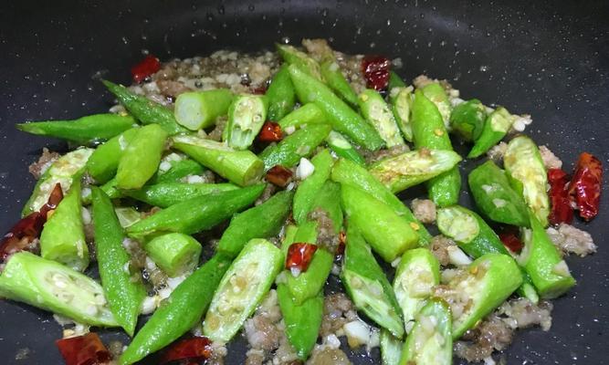 秋葵美味易做，营养丰富颜值高（秋葵料理新高度）