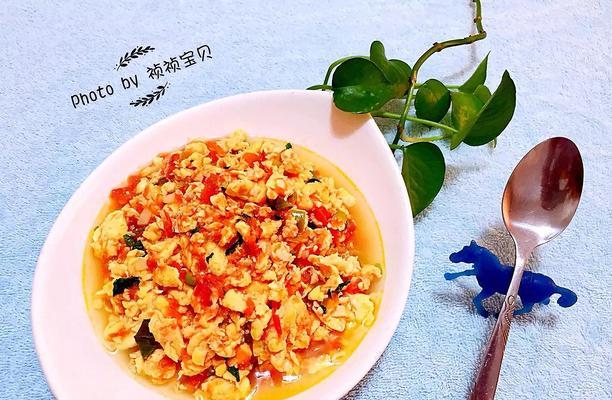 秋葵西红柿炒鸡蛋的做法（一道简单易学又美味的家常菜）