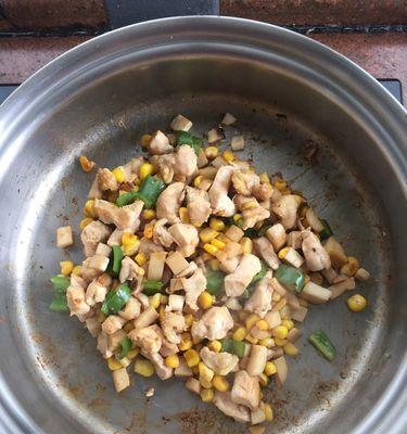 超低卡鸡胸肉丸子怎么做？有哪些健康又美味的食谱推荐？