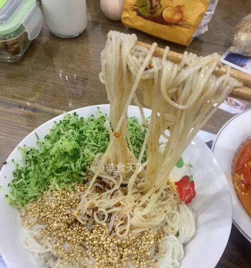 柴鱼黄瓜冷面怎么做？详细步骤和技巧是什么？