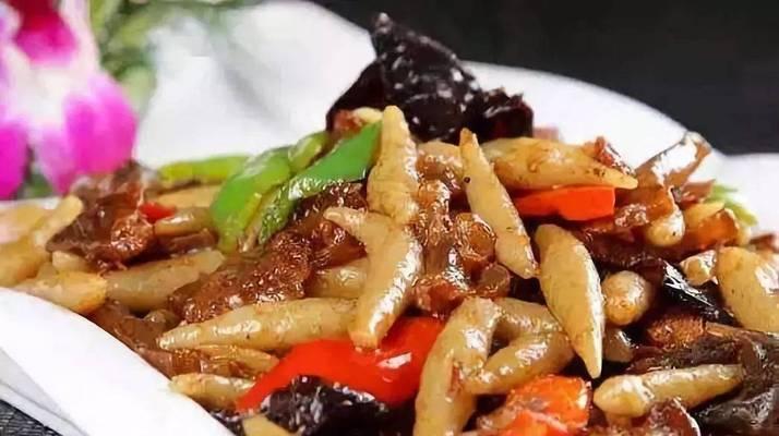 柴锅大鲫鱼怎么做才鲜美？详细步骤和技巧是什么？