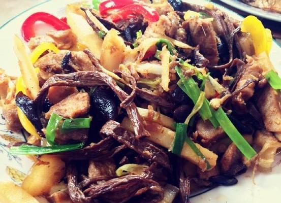 茶树菇五花肉怎么做？步骤和技巧有哪些？