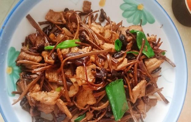 茶树菇牛骨煲怎么做？步骤和技巧有哪些？