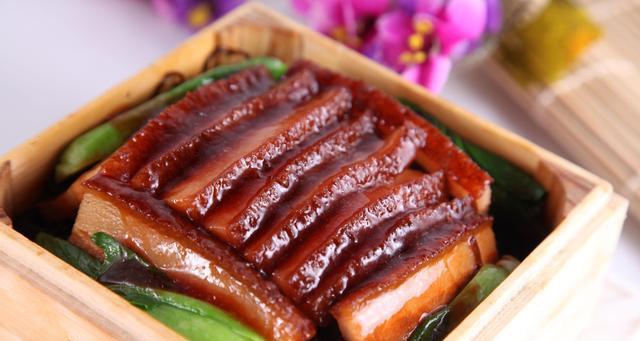 茶树菇梅菜扣肉的做法是什么？如何做出美味的茶树菇梅菜扣肉？