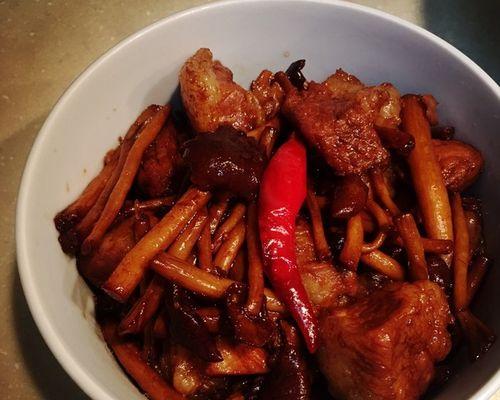 茶树菇炖鸡肉怎么做？步骤和技巧有哪些？
