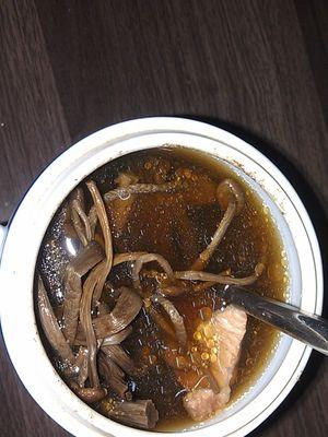 茶树菇炖大骨怎么做？步骤和技巧有哪些？