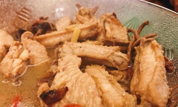 茶树菇炖大骨怎么做？步骤和技巧有哪些？