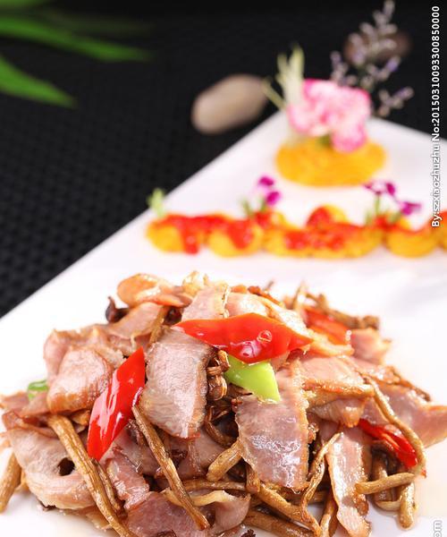 茶树菇炒肉丝的做法是什么？如何炒出鲜嫩多汁的口感？