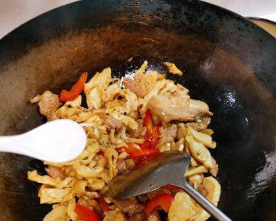 茶树菇炒里脊肉的做法是什么？如何炒出鲜嫩多汁的口感？