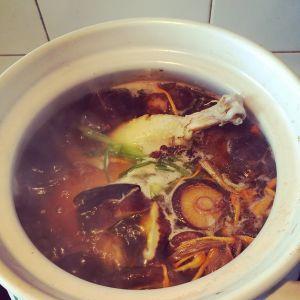 茶树菇煲鸡汤的做法是什么？如何煲出鲜美的茶树菇鸡汤？