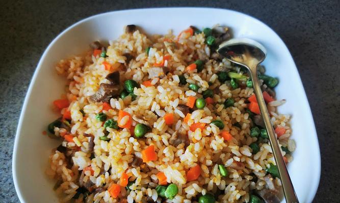 叉烧蛋炒饭怎么做？步骤和技巧有哪些？