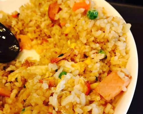 叉烧炒饭怎么做？有哪些简单步骤和技巧？