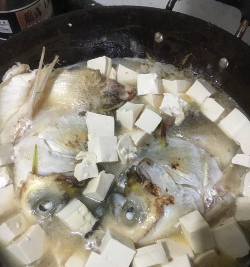 草鱼头豆腐汤怎么做？有哪些步骤和技巧？