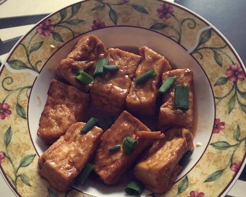 草鱼煎豆腐怎么做？步骤和技巧有哪些？