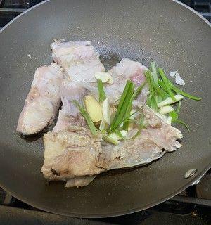 草鱼豆腐汤怎么做才鲜美？有哪些步骤和技巧？