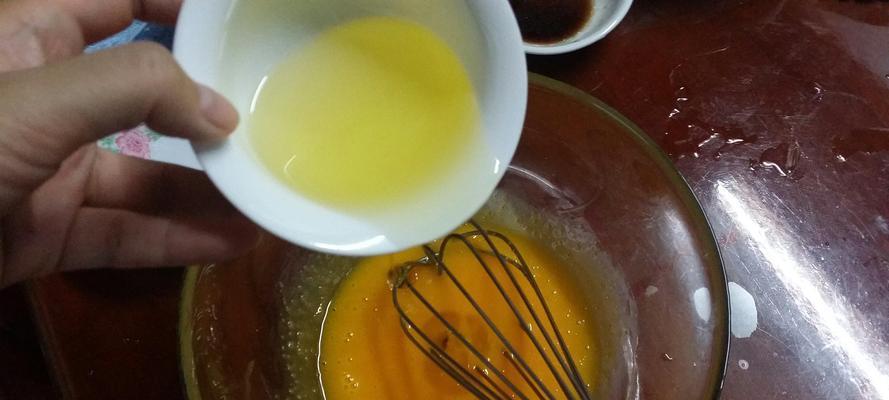 草莓戚风杯子蛋糕怎么做？步骤和技巧有哪些？