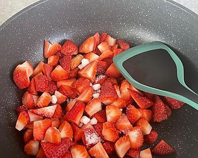 草莓酱包怎么做？制作草莓酱包的步骤和技巧是什么？