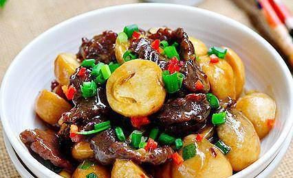 草菇牛肉怎么做才好吃？详细步骤和技巧是什么？