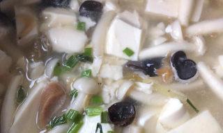 草菇烩豆腐怎么做？步骤和技巧是什么？