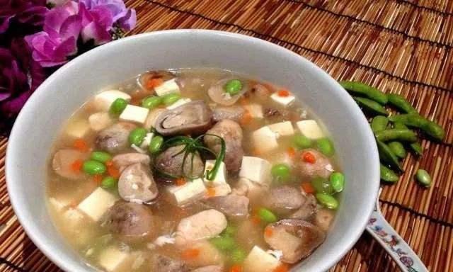 草菇烩豆腐怎么做？步骤和技巧是什么？
