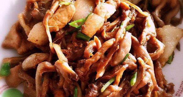 草菇炒肉怎么做才好吃？步骤和技巧是什么？
