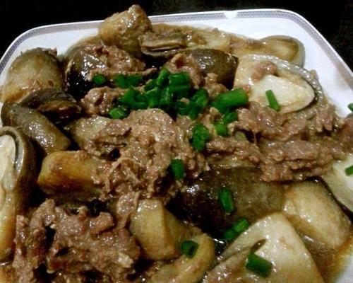 草菇炒牛肉怎么做？步骤和技巧有哪些？