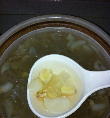 糙米红豆百合糖水的做法？有哪些健康益处？