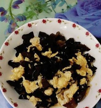 蚕豆木耳鸡蛋汤怎么做？有哪些健康益处？