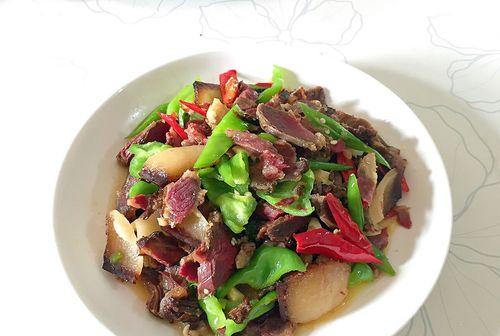 蚕豆炒腊肉的做法是什么？如何炒出美味的蚕豆腊肉？