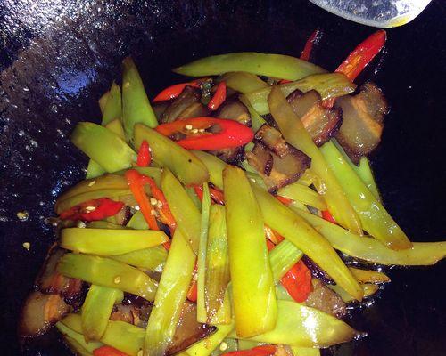 蚕豆炒腊肉的做法是什么？如何炒出美味的蚕豆腊肉？