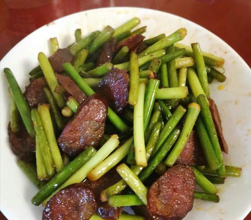 菜头炒蒜苗怎么做？步骤和技巧有哪些？
