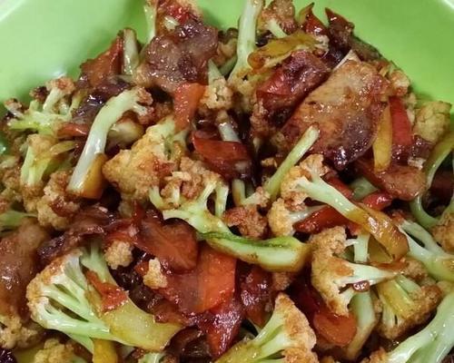 菜花木耳炒肉怎么做？步骤和技巧有哪些？