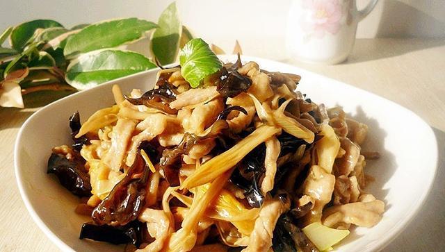 菜花木耳炒肉怎么做？步骤和技巧有哪些？