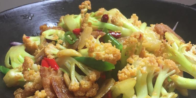 菜花炒肉丝怎么做？步骤和技巧是什么？