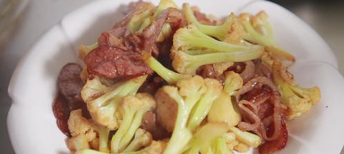 菜花炒肉片怎么做？步骤和技巧有哪些？