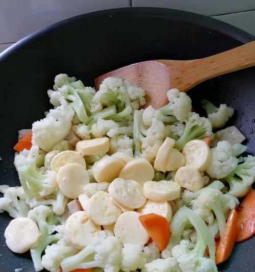 菜花炒肉便当怎么做？步骤和技巧有哪些？