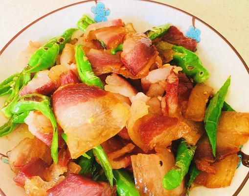 菜梗炒腊肉的做法是什么？如何炒出美味的菜梗腊肉？