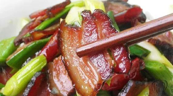 菜梗炒腊肉的做法是什么？如何炒出美味的菜梗腊肉？