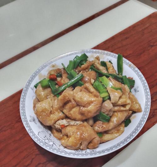 菜根炒肉的做法是什么？如何炒出鲜嫩多汁的菜根炒肉？