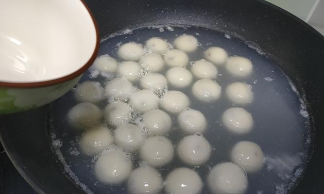 彩色汤圆贺元宵怎么做？元宵节自制彩色汤圆的秘诀是什么？