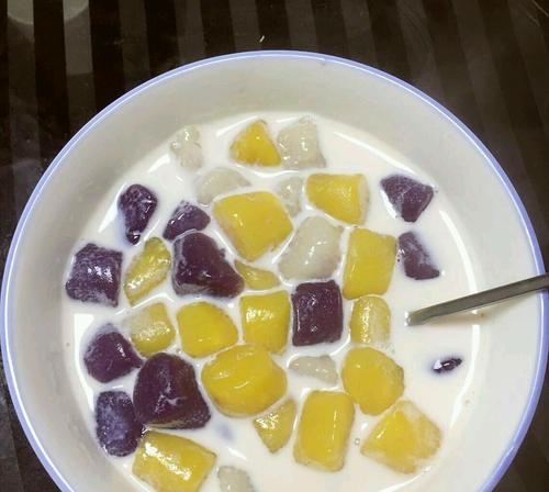 彩色水果芋圆怎么做？有哪些步骤和技巧？