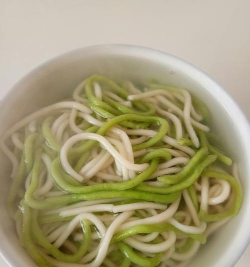 彩色蔬菜面条怎么做？有哪些健康益处？