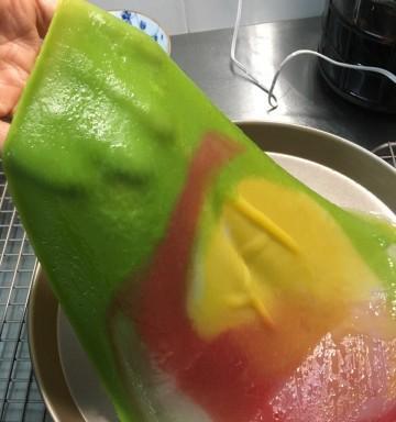彩色凉粉怎么做？详细步骤和技巧是什么？