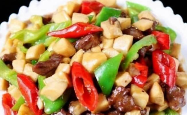 彩椒木耳炒鸡肉的做法是什么？如何做出美味的彩椒木耳炒鸡肉？