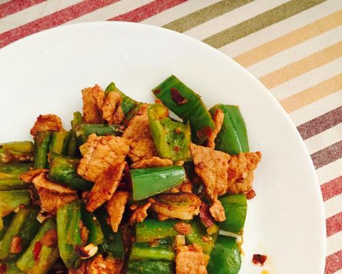 彩椒回锅肉怎么做？步骤和技巧有哪些？